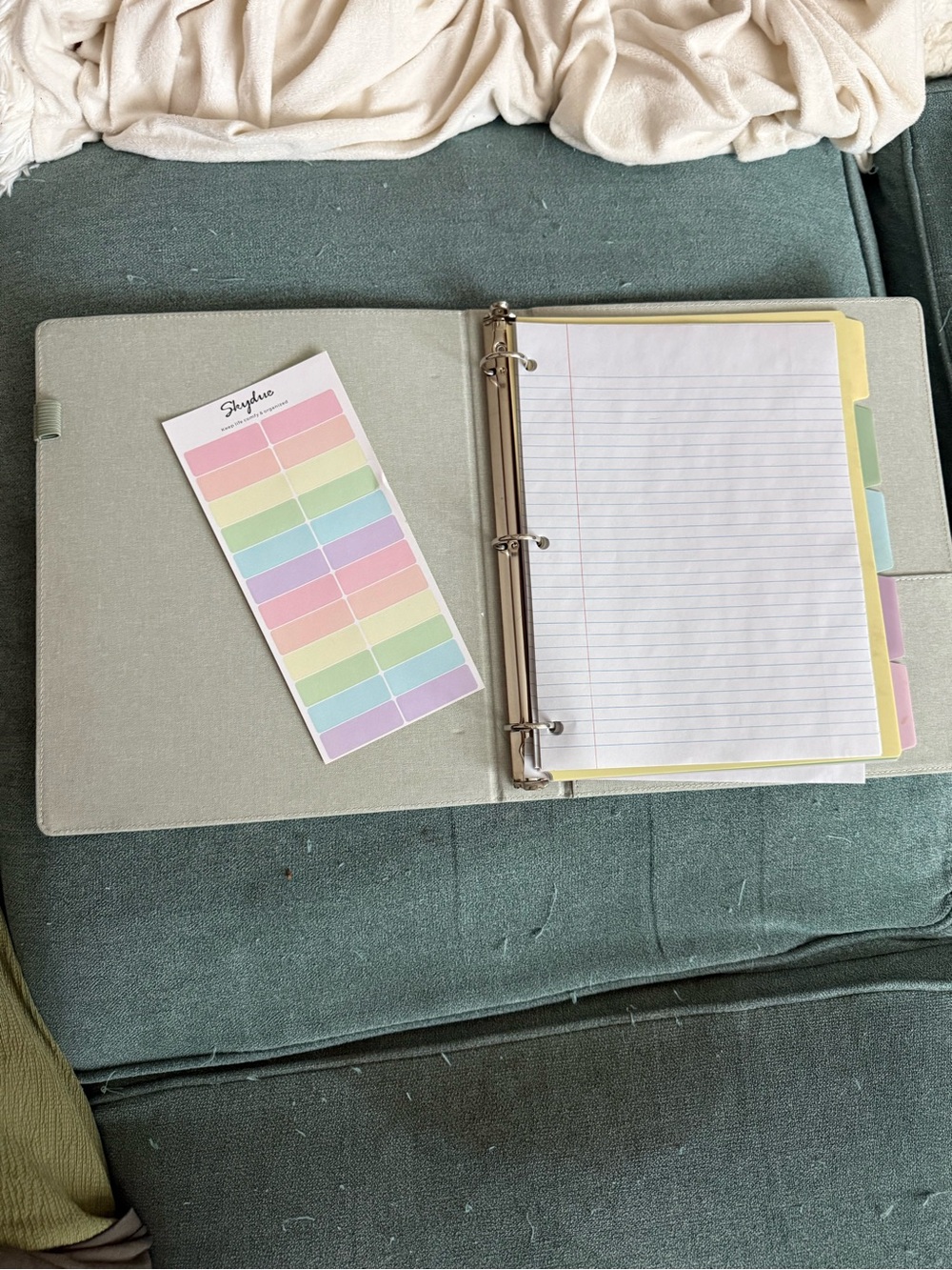 Floral Clipboard Portfolio in Light Sage - binder like new/new - Picture 2 of 4